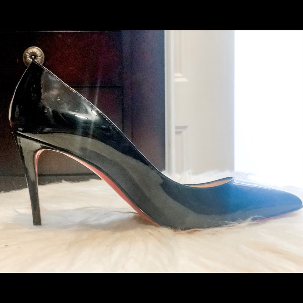 Iconic Louboutin 85mm Black Patent Leather Pumps